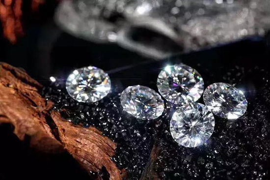 培育钻石、莫桑石、锆石与天然钻石到底有何区别？