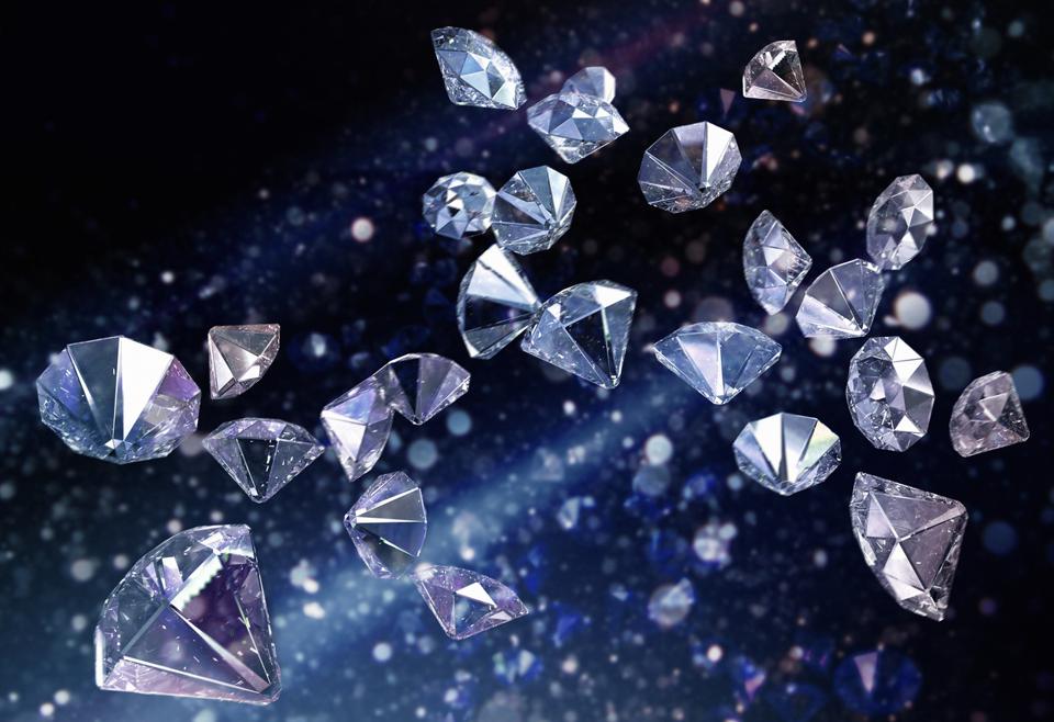 潘多拉宣布全面采用实验室培育钻石，今后不再使用开采的钻石