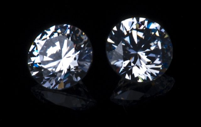 结婚买钻戒选择培育钻石还是天然钻石请看这里！！